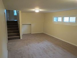 Enjoy This Modern 3bed/1.5 Bath Elgin Home in Elgin, IL (Photo 4 of 10)