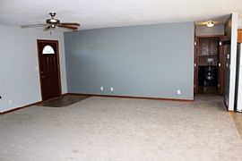 Enjoy This Modern 3bed/1.5 Bath Elgin Home in Elgin, IL (Photo 9 of 10)