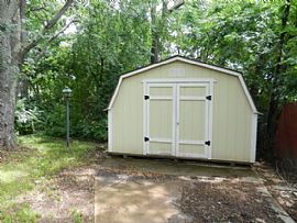 Charming 3 Bedroom Home in Kansas City, MO (Photo 2 of 5)