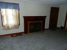 Charming 3 Bedroom Home in Kansas City, MO (Photo 4 of 5)