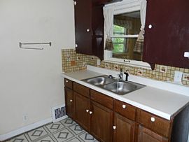 Charming 3 Bedroom Home in Kansas City, MO (Photo 5 of 5)