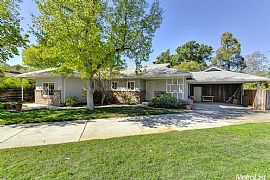 Private Setting at The End of Cul-De-Sac in Sacramento, CA