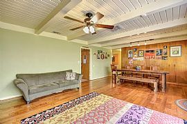 Private Setting at The End of Cul-De-Sac in Sacramento, CA (Photo 4 of 6)