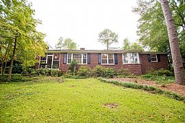 Beautifully Maintained Mid-Century Home in Historic Earlewood. in Columbia, SC