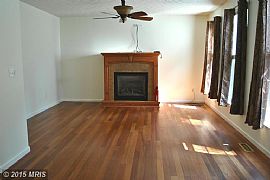 Lightly Lived-In Home Ready to Go! in Annapolis, MD (Photo 3 of 7)