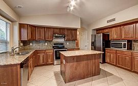 Single Level 4 Bedroom-2 Bathroom Home in Phoenix, AZ (Photo 4 of 7)