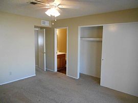 Immaculate and Cute 4 Bed 2 Baths in a Quiet Neighborhood in Phoenix, AZ (Photo 4 of 9)