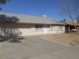 Immaculate and Cute 4 Bed 2 Baths in a Quiet Neighborhood in Phoenix, AZ (Photo 9 of 9)