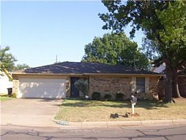 Great Floor Plan ! Good Size Living Area For Comfort of Living  in Fort Worth, TX