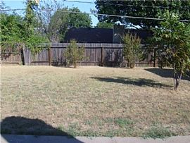 Great Floor Plan ! Good Size Living Area For Comfort of Living  in Fort Worth, TX (Photo 6 of 7)