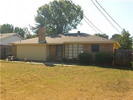 Great Floor Plan ! Good Size Living Area For Comfort of Living  in Fort Worth, TX (Photo 7 of 7)