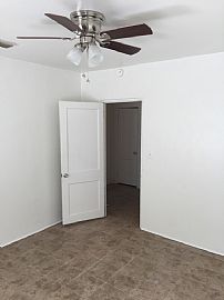 Large Renovated 3 Bedroom / 1 Bath Home For Rent. in Jacksonville, FL (Photo 3 of 11)