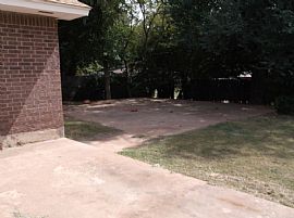 3 Bed, 1 1/2 Bath, 2 Car Garage on Corner Lot with Fenced in Ba in Oklahoma City, OK (Photo 9 of 9)