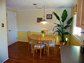3br, 1.5b Townhouse For Rent in Damascus, MD (Photo 5 of 12)