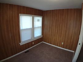 This Rental Consists of a Living Room, 3 Bedrooms, in Wichita, KS (Photo 9 of 10)