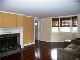 8 Southwest Dr Move Right in to This Adorable and Meticulously  in Stamford, CT (Photo 3 of 4)