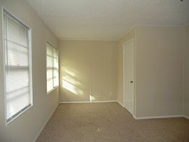 Nice 3 Bedroom Brick Ranch with 2.5 Bathrooms in Peach Orchard, GA (Photo 8 of 9)