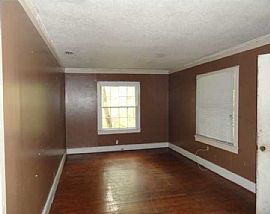 Single Family 3 Bed 2 Bath For Rent in Mobile, AL (Photo 2 of 5)