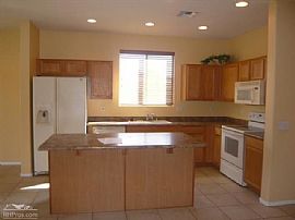 3 Bedroom/2 Bath Home with a Den in a Golf Course in Avondale, AZ (Photo 2 of 10)