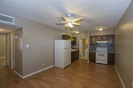Nice 3 Bed / 2 Bath Home in Mesa! in Mesa, AZ (Photo 4 of 9)