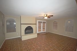 3 Beds 1 Bath 2,302 Sqf in Phoenix, AZ (Photo 8 of 12)