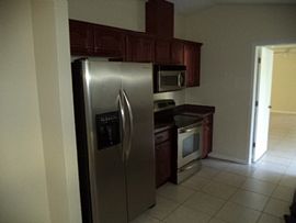 Nice Building For Rent in Orlando, FL (Photo 3 of 3)