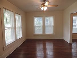 913 N 13th St , .$600 in Temple, TX (Photo 4 of 6)