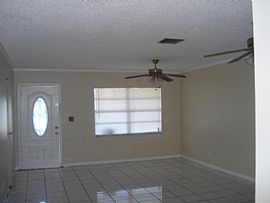 Beautiful 3bed/2bath Duplex Home with Fenced Yard in West Palm Beach, FL (Photo 3 of 4)