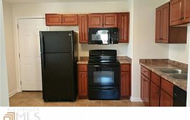 Cute 3 Bedroom and 2 Bathroom Home in Statesboro, GA (Photo 2 of 4)