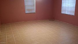 Beautiful 3specious Beds 1.5baths in Beautiful Quiet Neighborho in Jacksonville, FL (Photo 4 of 10)