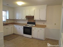 A Move in Ready 2 Beds and 1 Bath Home,Fresh Paint in Charlotte, NC (Photo 3 of 7)