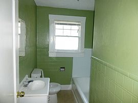 Well Cared For Three Bedroom Home with Easy Access to Shopping, in Birmingham, AL (Photo 3 of 11)