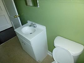 Well Cared For Three Bedroom Home with Easy Access to Shopping, in Birmingham, AL (Photo 4 of 11)