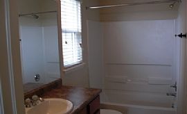 Wonderful 4beds 3baths with 2 Garage in a Quiet Area in Colorado Springs, CO (Photo 5 of 9)