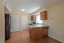 Spacious Home For Rent  in Phoenix, AZ (Photo 4 of 10)