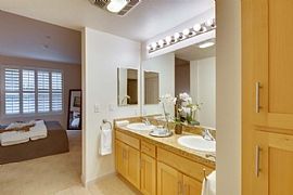 2 Beds 2 Baths 1,073 Sqft in San Francisco, CA (Photo 2 of 6)