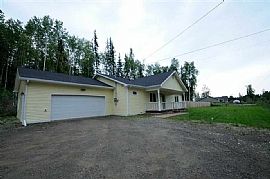 Just Minutes Away From Fort Wainwright and Downtown. in North Pole, AK