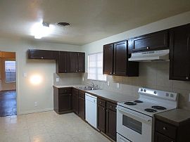  80620updated 3bd/2ba E Plano Home, Yard in Plano, TX (Photo 2 of 7)