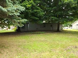 Split Level Single Family Home In. in Saint Peter, MN (Photo 3 of 5)