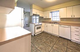  This Impressive 3 Bedroom 2 Bath Home in Louisville, KY (Photo 5 of 6)