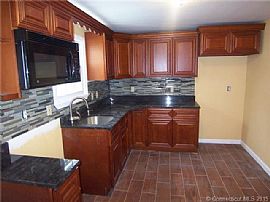 Remodeled 3 Bedroom Ranch in Hartford, CT (Photo 3 of 6)