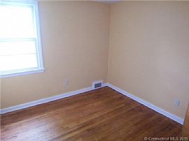 Remodeled 3 Bedroom Ranch in Hartford, CT (Photo 4 of 6)