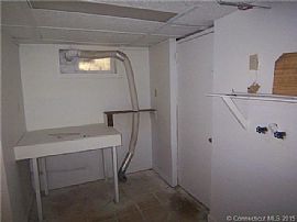 Remodeled 3 Bedroom Ranch in Hartford, CT (Photo 5 of 6)