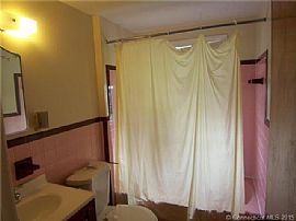 Remodeled 3 Bedroom Ranch in Hartford, CT (Photo 6 of 6)