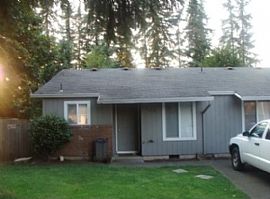 A Charming Corner 2 Bedrooms Triplex Unit  in Vancouver, WA