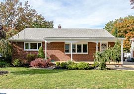 Solid 3 Bed 1 Bath Rancher in Emerald Hills in Westmont, NJ