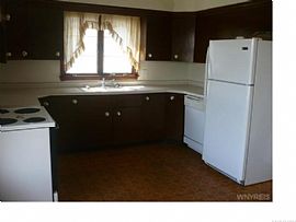 Three Bedrooms and Two Full Bathrooms in Niagara Falls, NY (Photo 2 of 5)