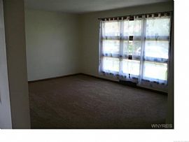 Three Bedrooms and Two Full Bathrooms in Niagara Falls, NY (Photo 3 of 5)