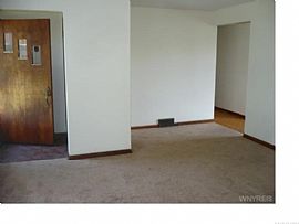 Three Bedrooms and Two Full Bathrooms in Niagara Falls, NY (Photo 4 of 5)