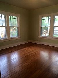 2bedrms 1bat Craftsman Style Home in Alta Vista. Hardwood Floor in San Antonio, TX (Photo 2 of 8)